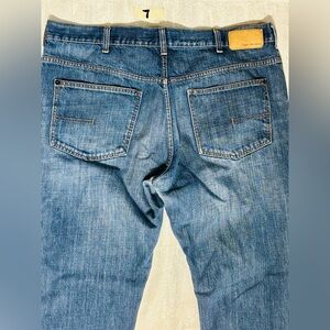 Calvin Klein Jeans Relaxed Fit in Classic Blue. Size 38x32